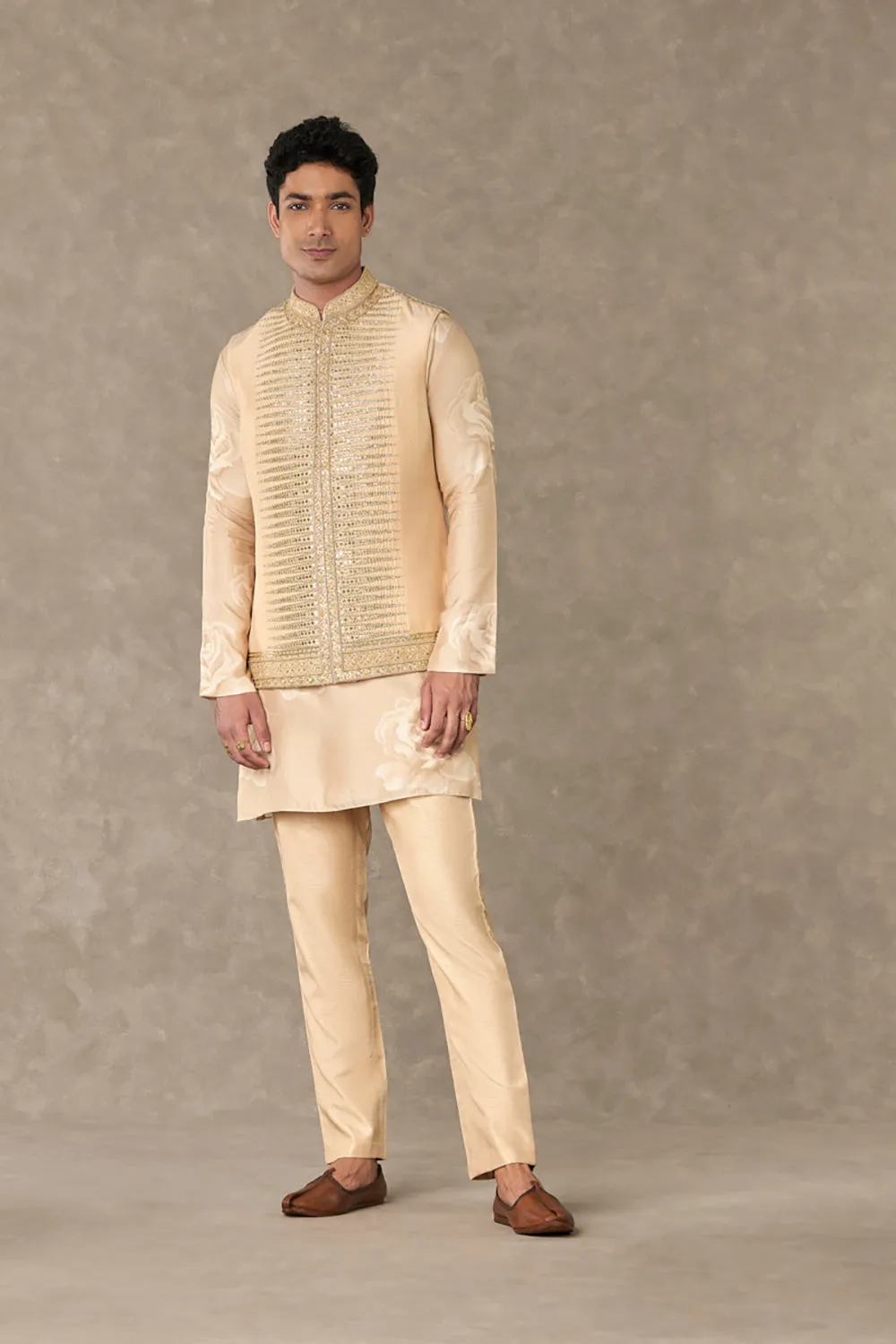 Beige 'Trikone' Bundi Set