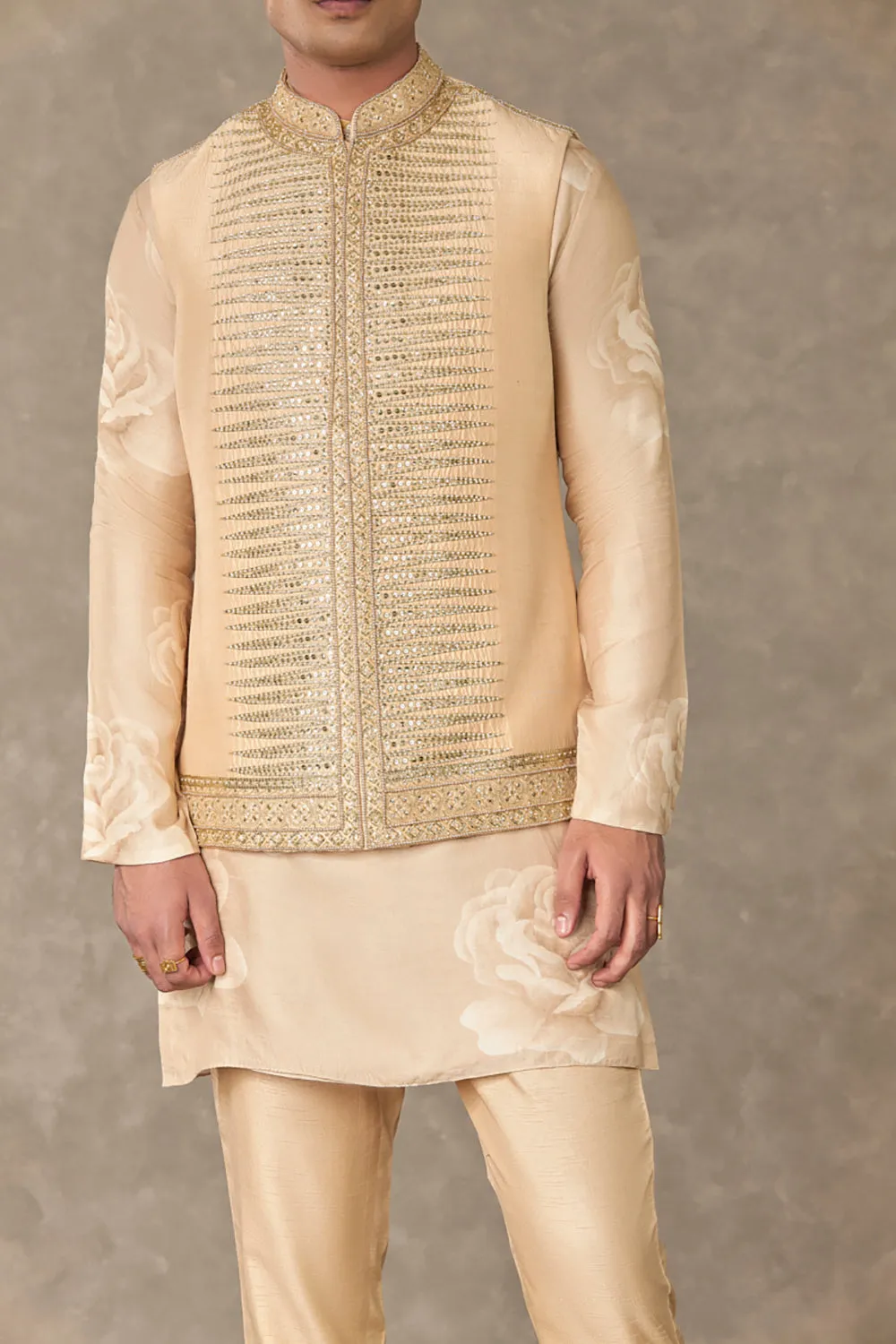 Beige 'Trikone' Bundi Set