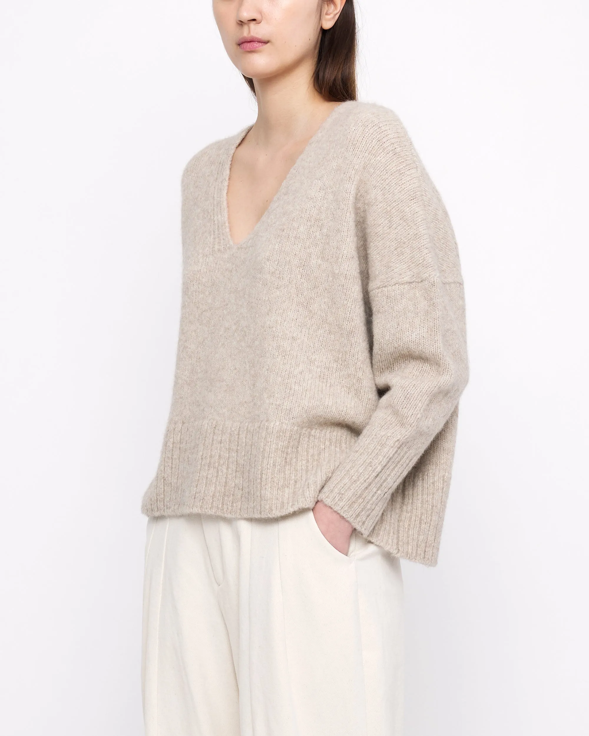 Chunky V-Neck - FW24 - Light Taupe