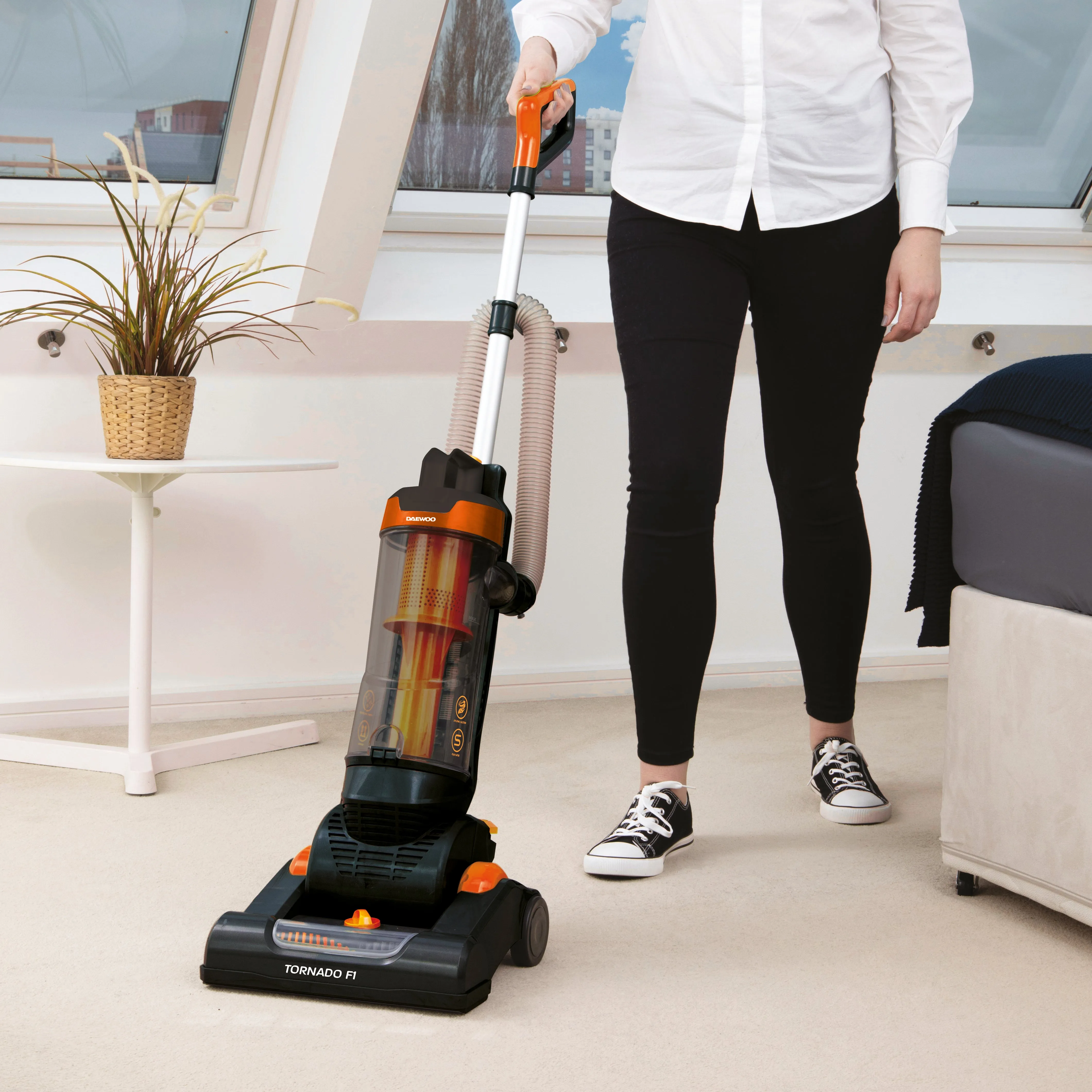 Daewoo 750w Upright Vacuum Cleaner